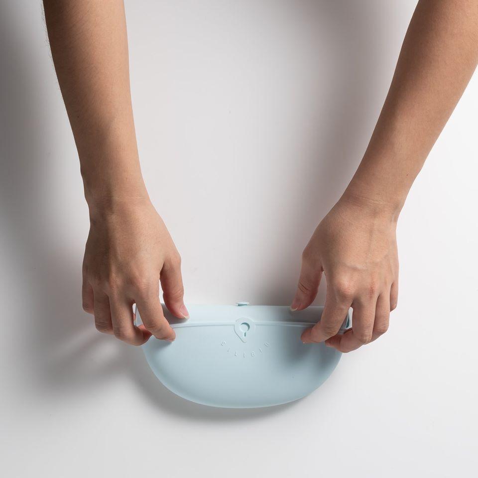 Miniware Roll &amp; Lock bib - Silicone Bib in Aqua