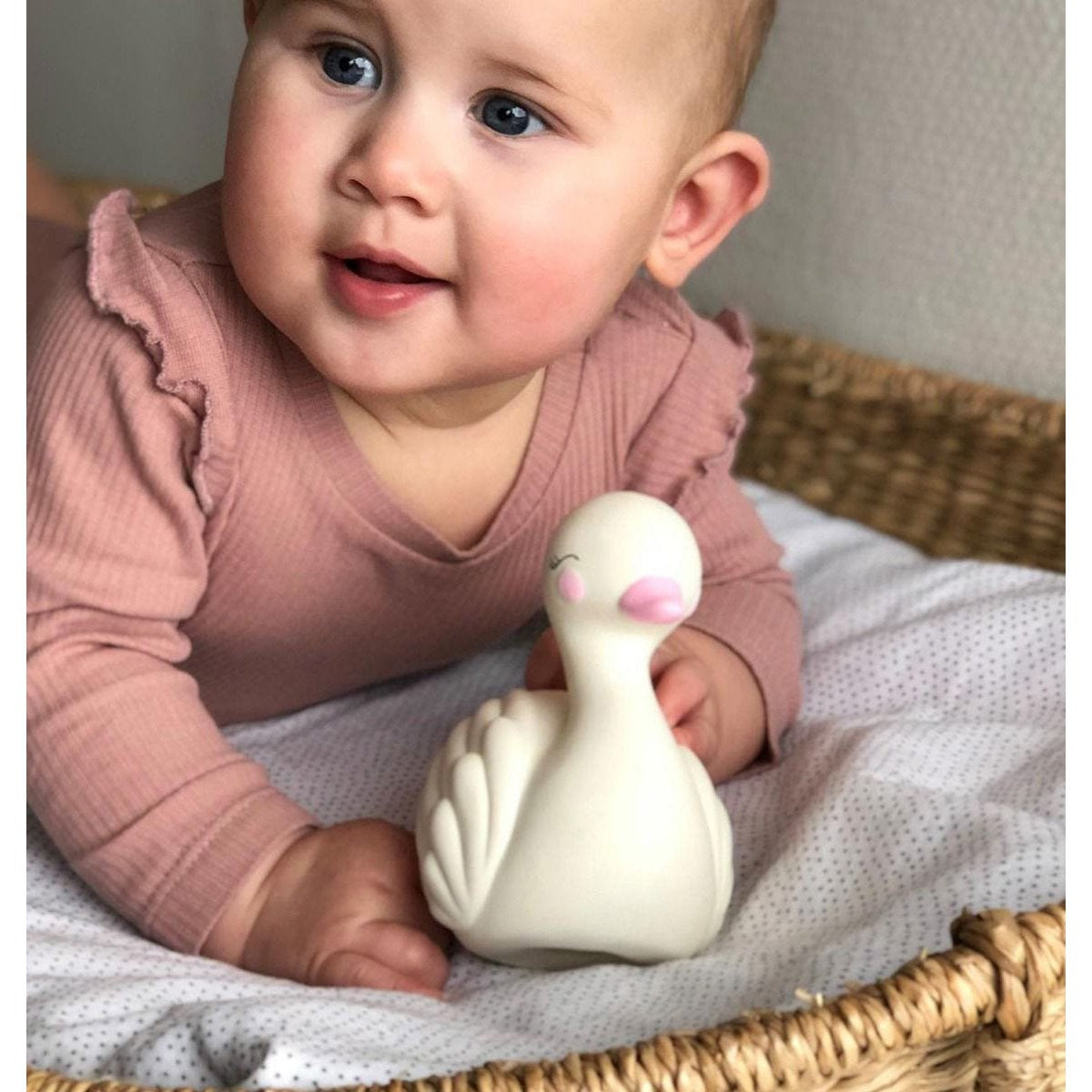 a-little-lovely-company-teething-toy-swan- (6)