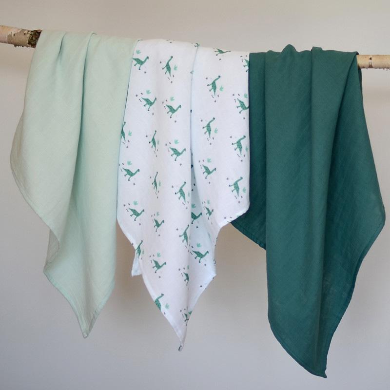 beaba-set-of-3-cotton-muslins-wraps-jurassic-green (4)