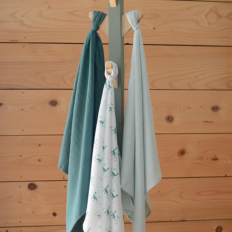 beaba-set-of-3-cotton-muslins-wraps-jurassic-green (5)