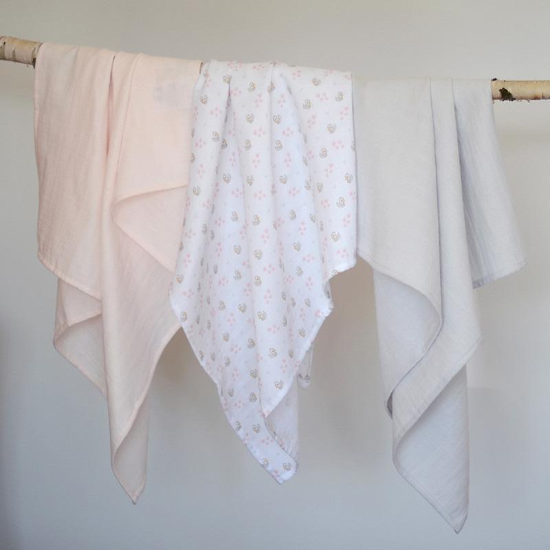 beaba-set-of-3-cotton-muslins-wraps-swan-pink (4)