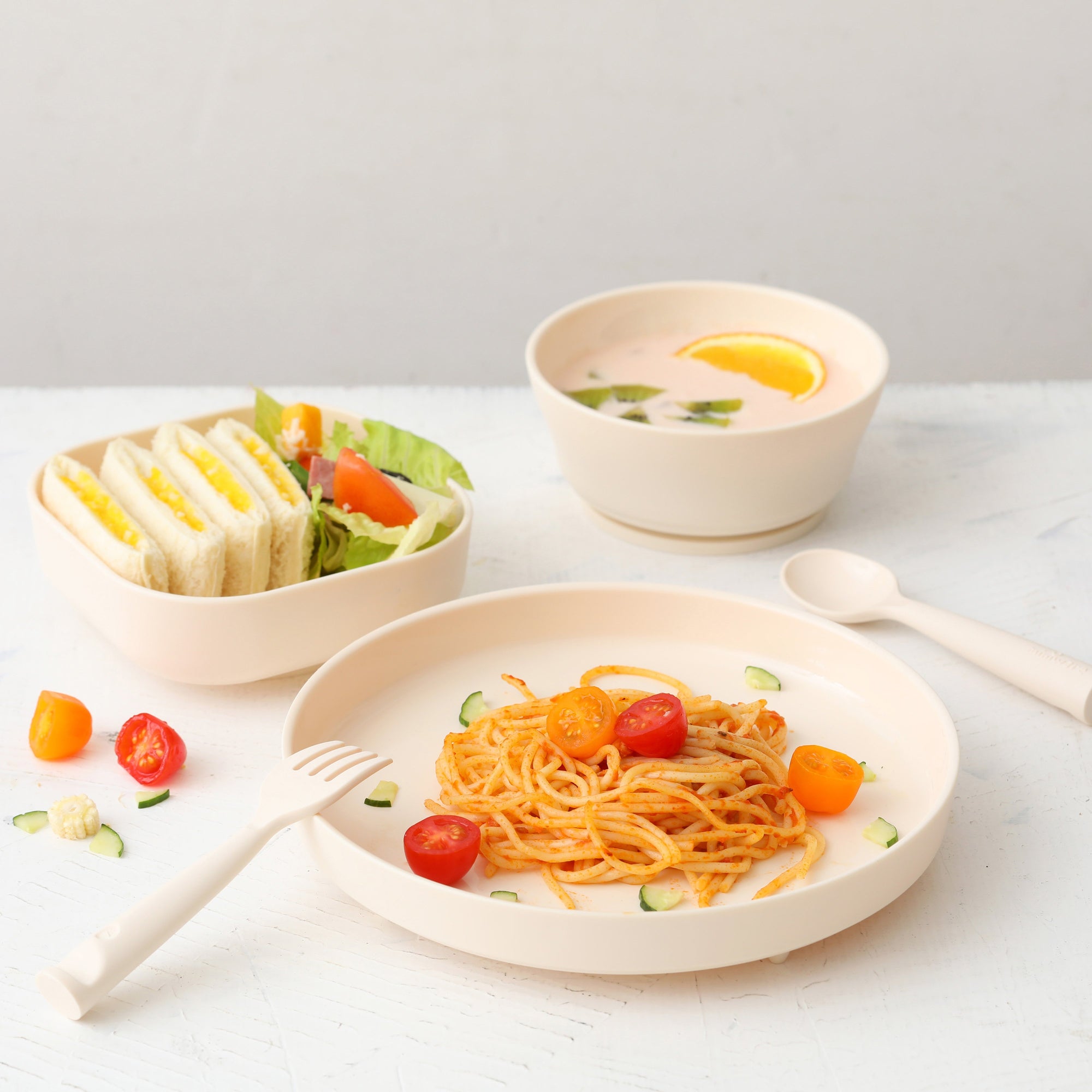 miniware-first-bite-set-pla-cereal-suction-bowl-vanilla-silicone-spoon-and-cover-in-aqua- (7)