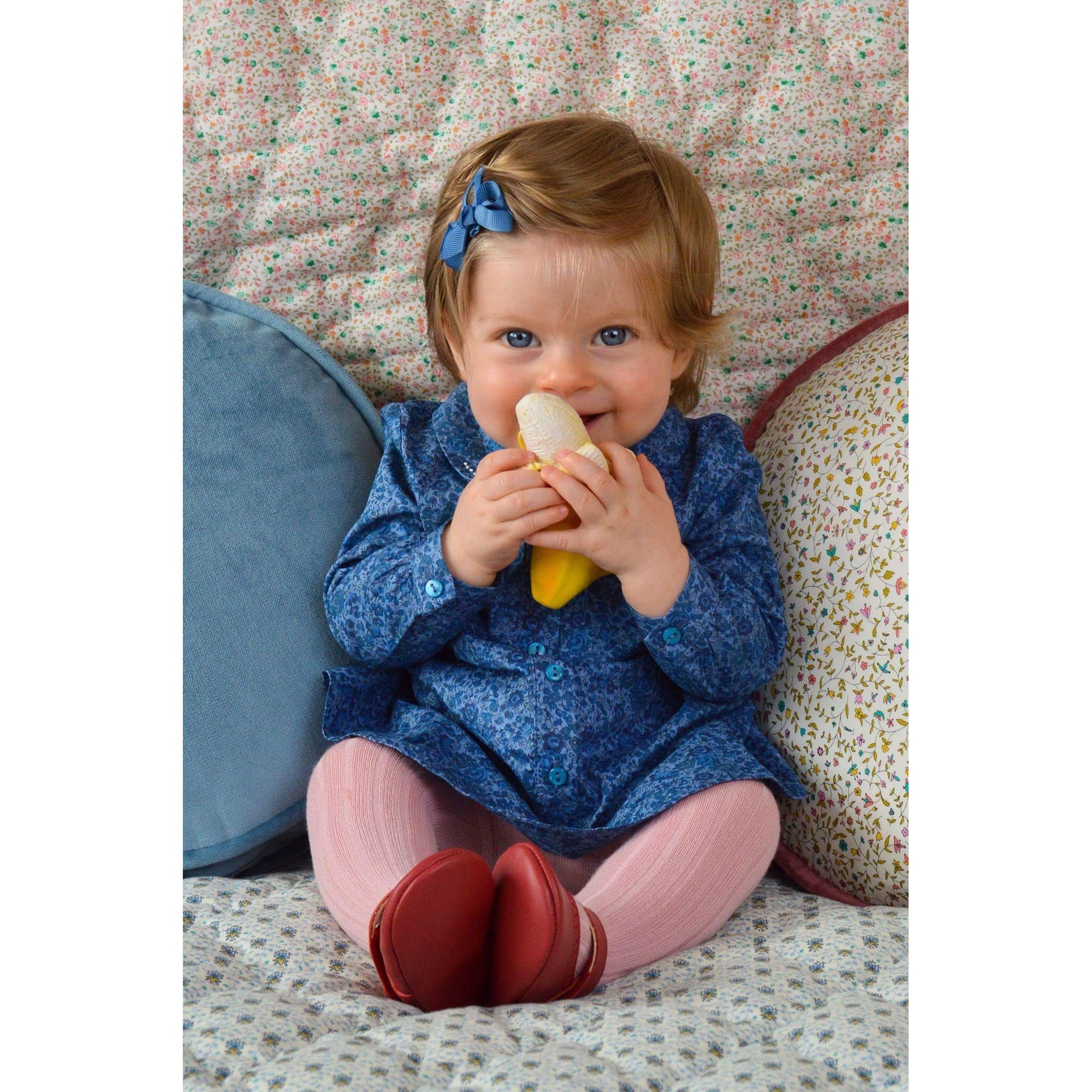 oli-&-carol-ana-banana-teether- (15)