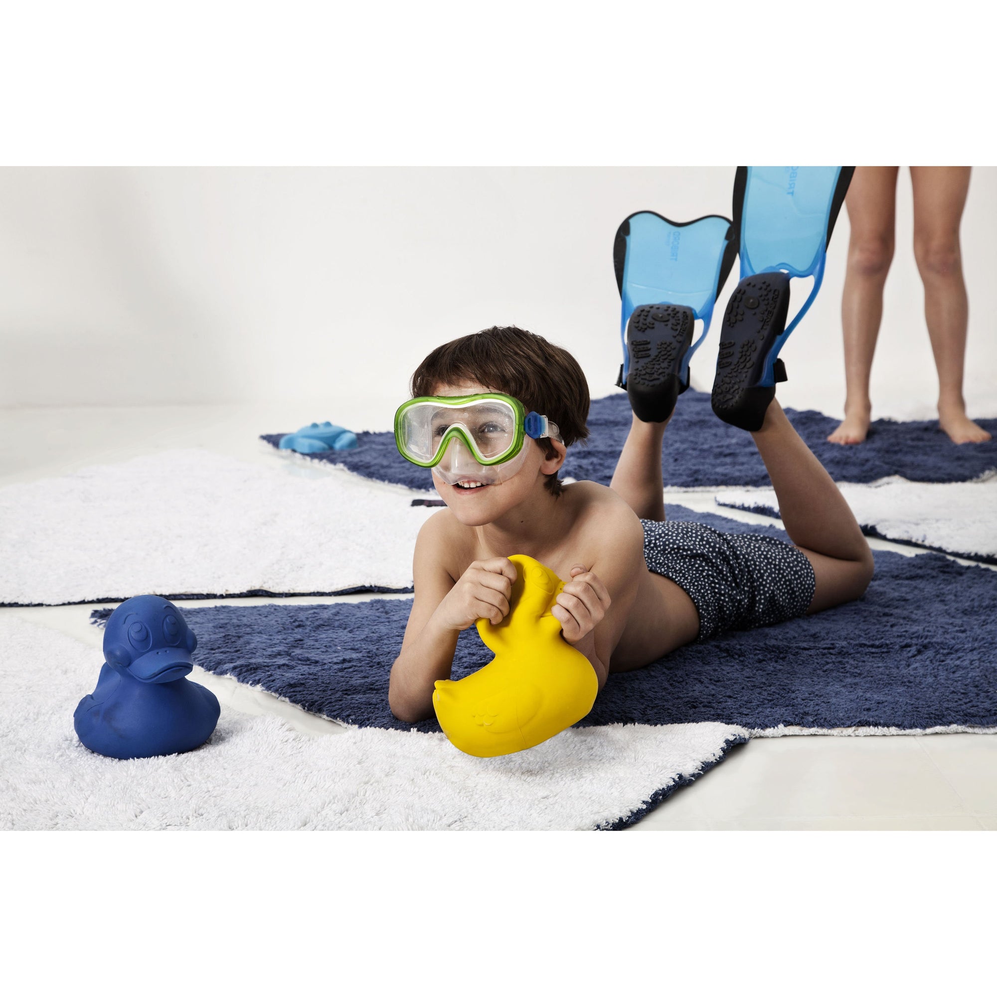 oli-&-carol-extra-large-monochrome-ducks-teether- (27)