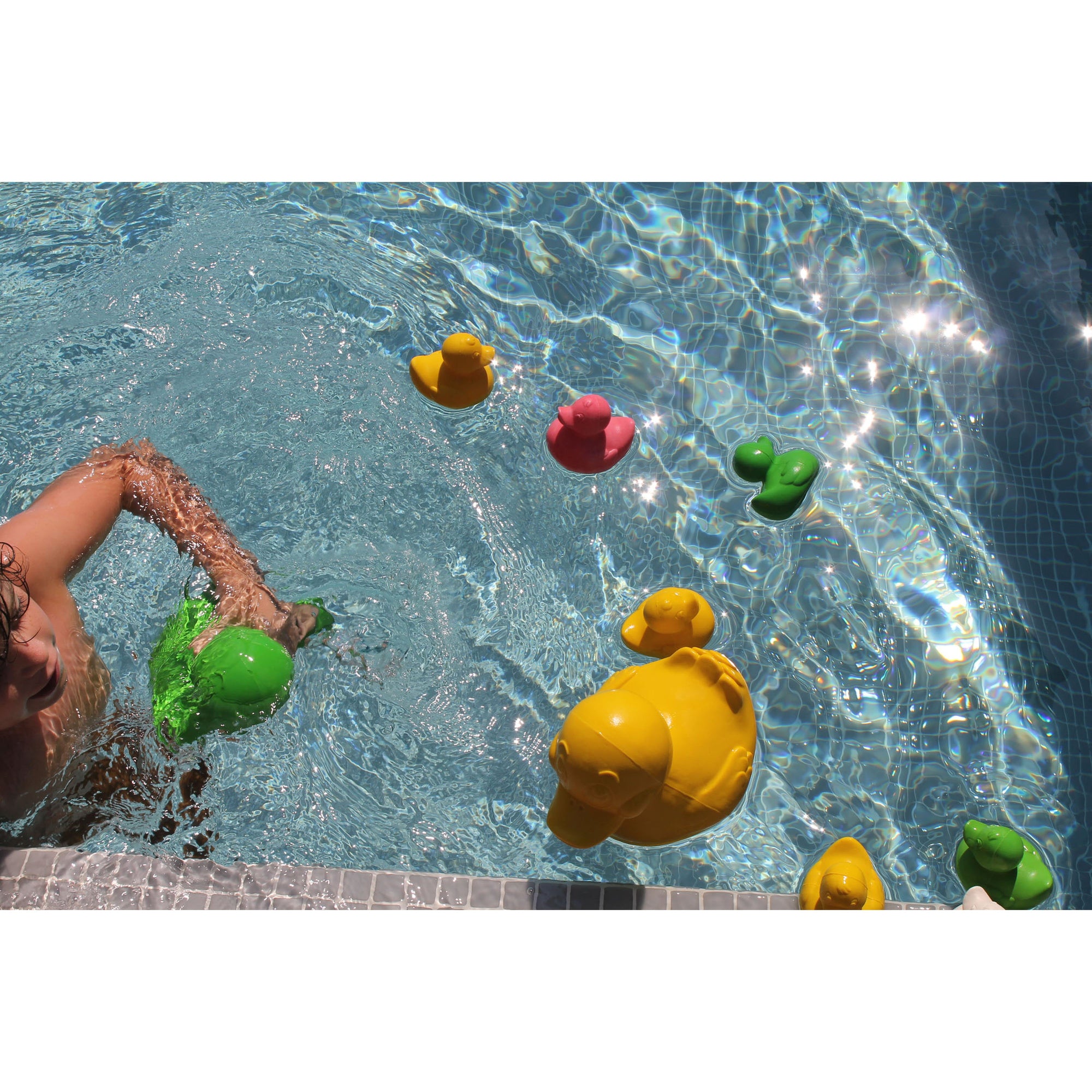 oli-&-carol-extra-large-monochrome-ducks-teether- (50)