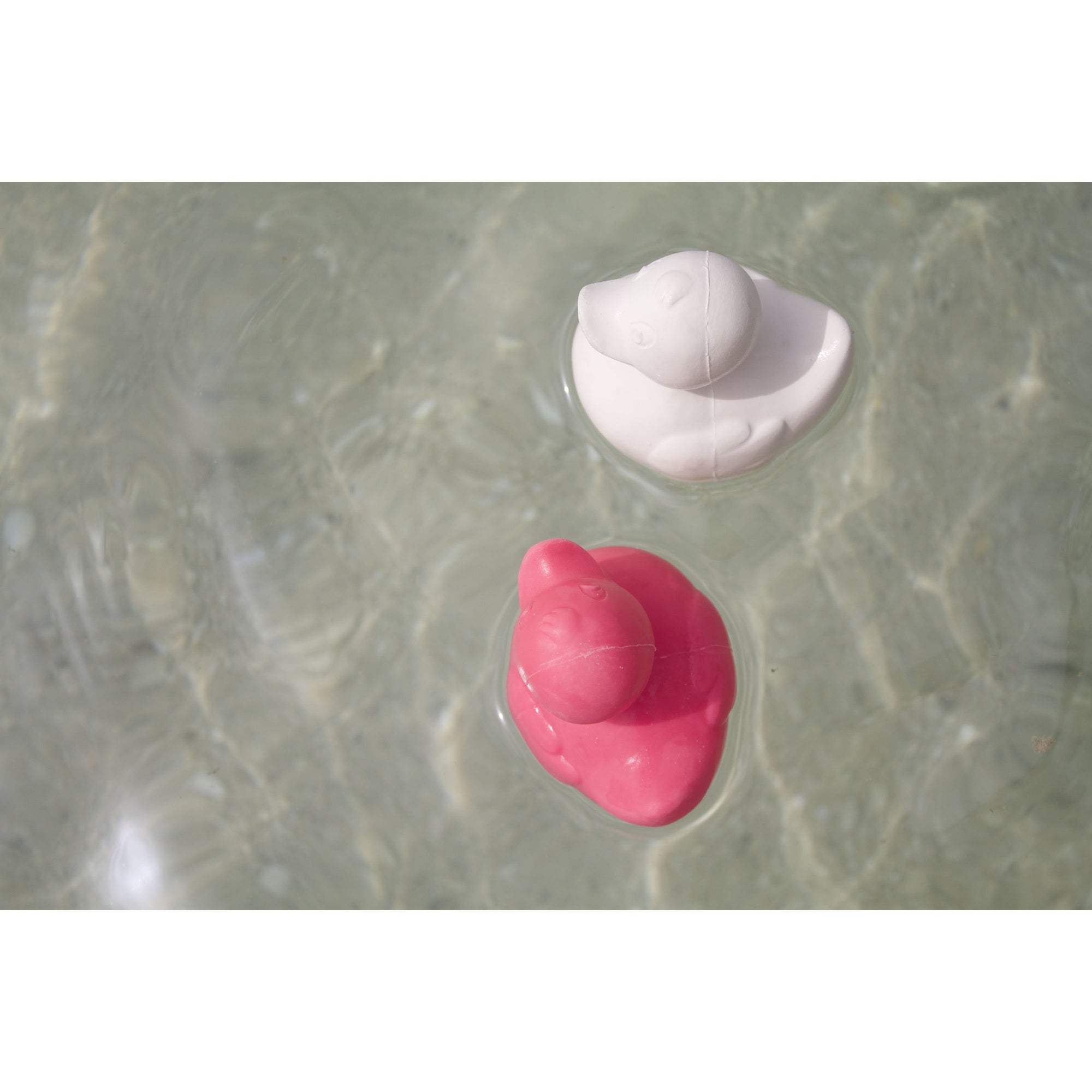oli-&-carol-extra-large-monochrome-ducks-teether- (22)