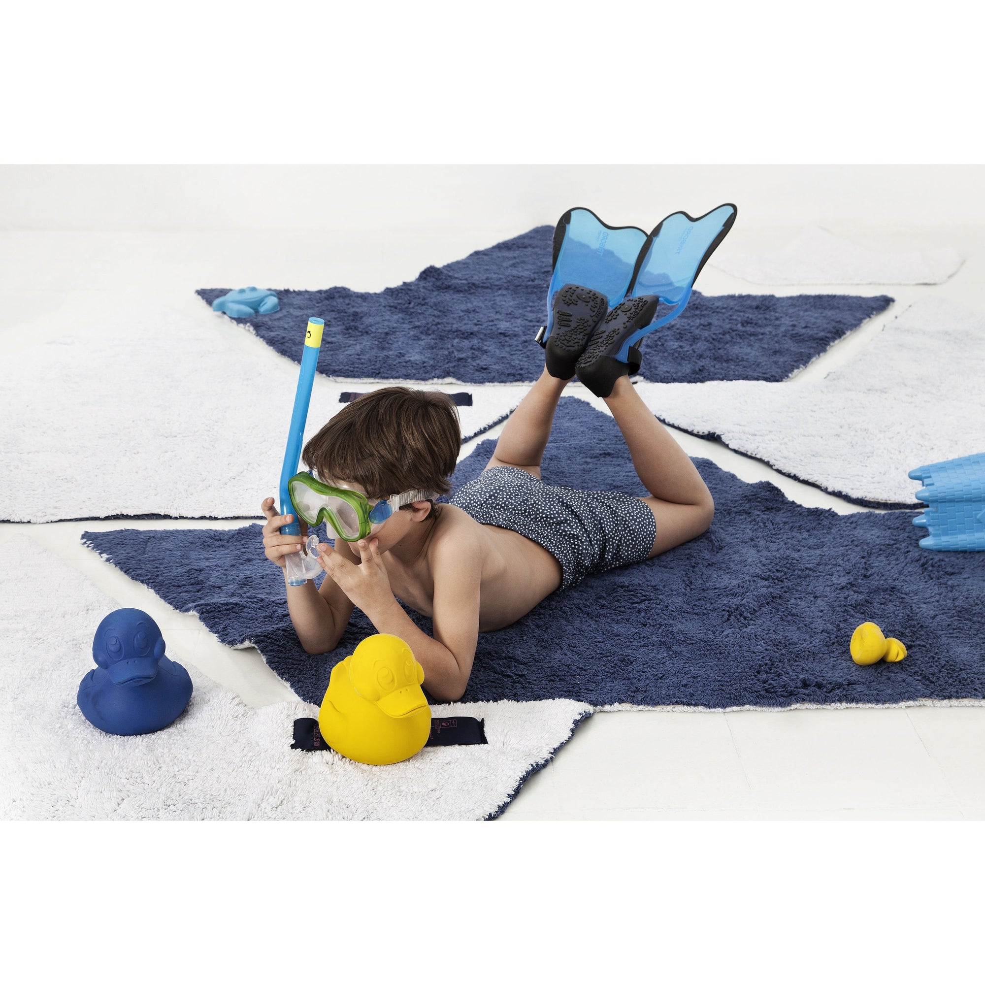 oli-&-carol-extra-large-monochrome-ducks-teether- (26)