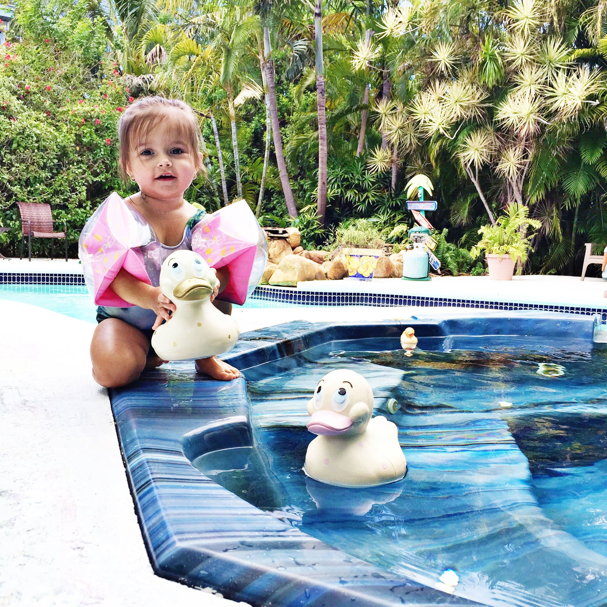 oli-&-carol-extra-large-spotty-ducks-teether- (25)