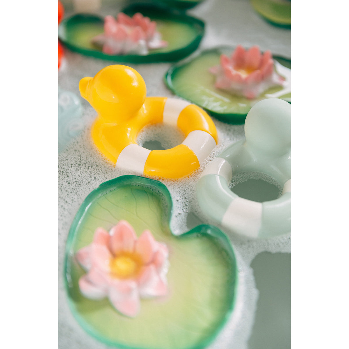 oli-&amp;-carol-floatie-duck-yellow- (19)