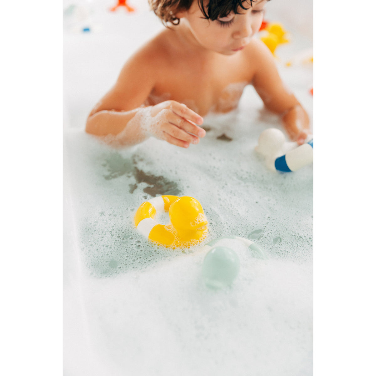 oli-&amp;-carol-floatie-duck-yellow- (27)