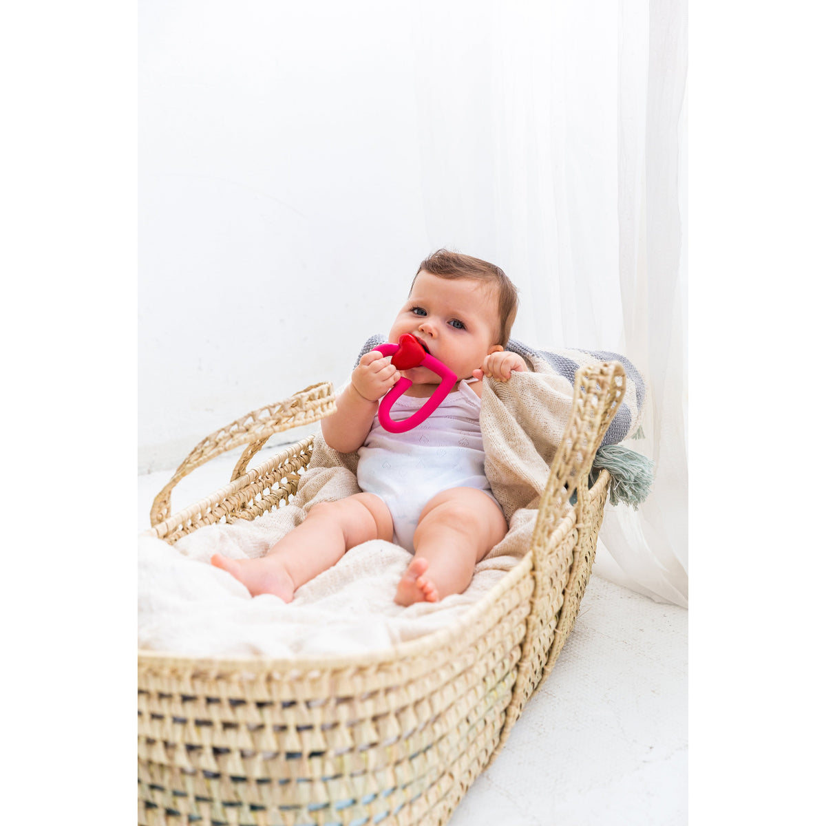 oli-&amp;-carol-heart-agatha-ruiz-de-la-prada-teether- (33)