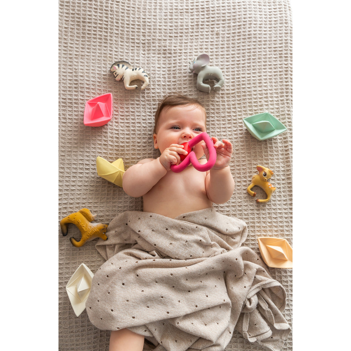 oli-&amp;-carol-origami-boat-mint-teether- (19)