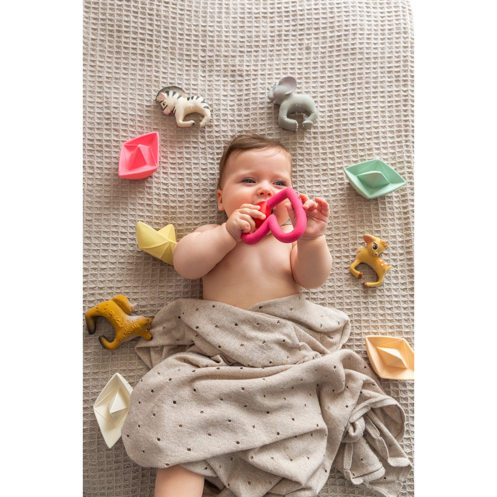 oli-&-carol-origami-boat-mint-teether- (19)