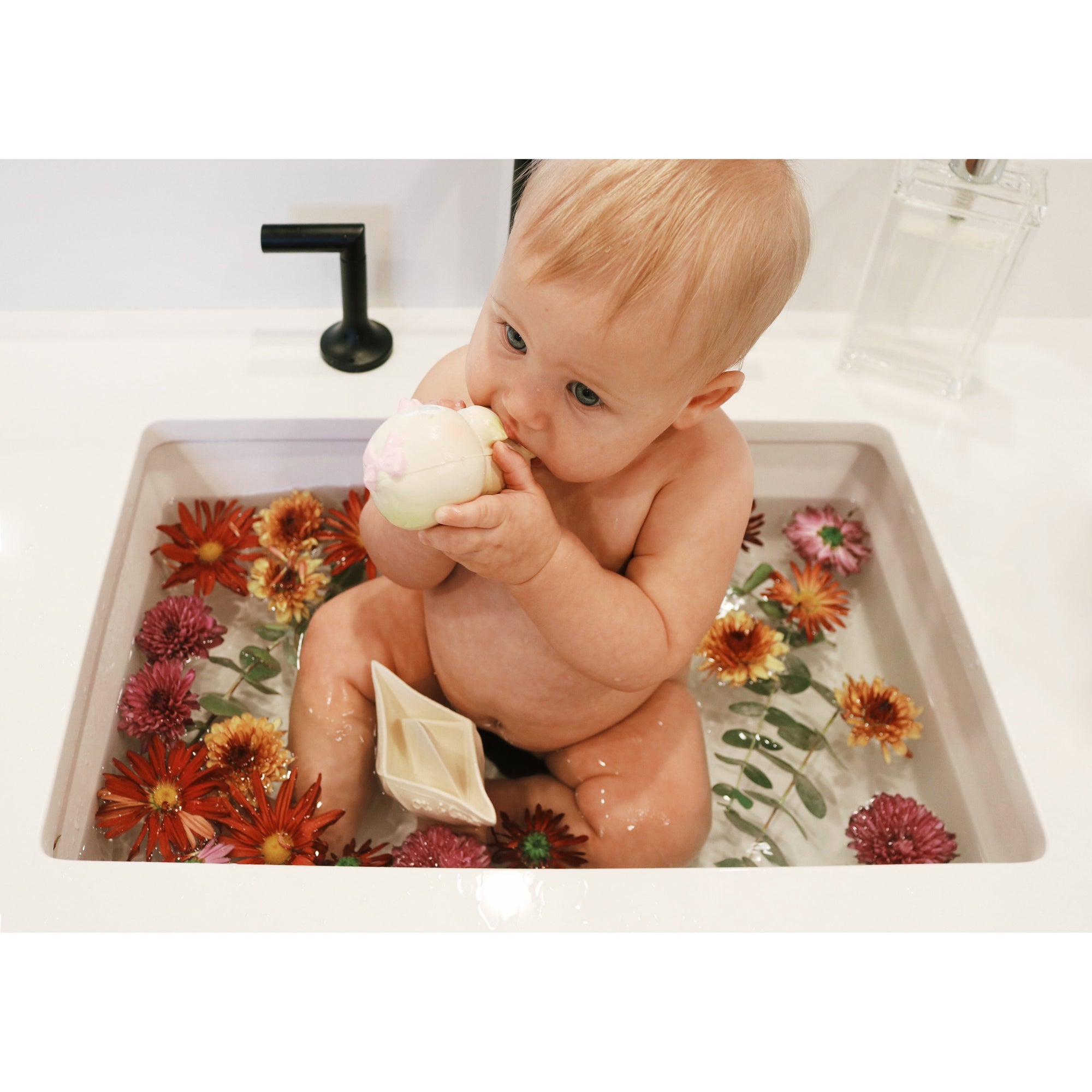 oli-&-carol-origami-boat-nude- (15)