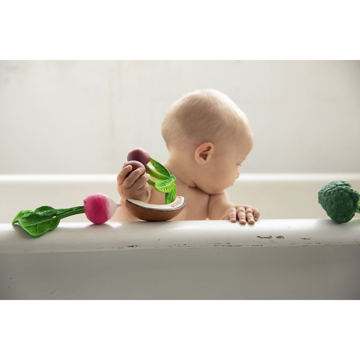 oli-&amp;-carol-ramona-the-radish-teether- (25)
