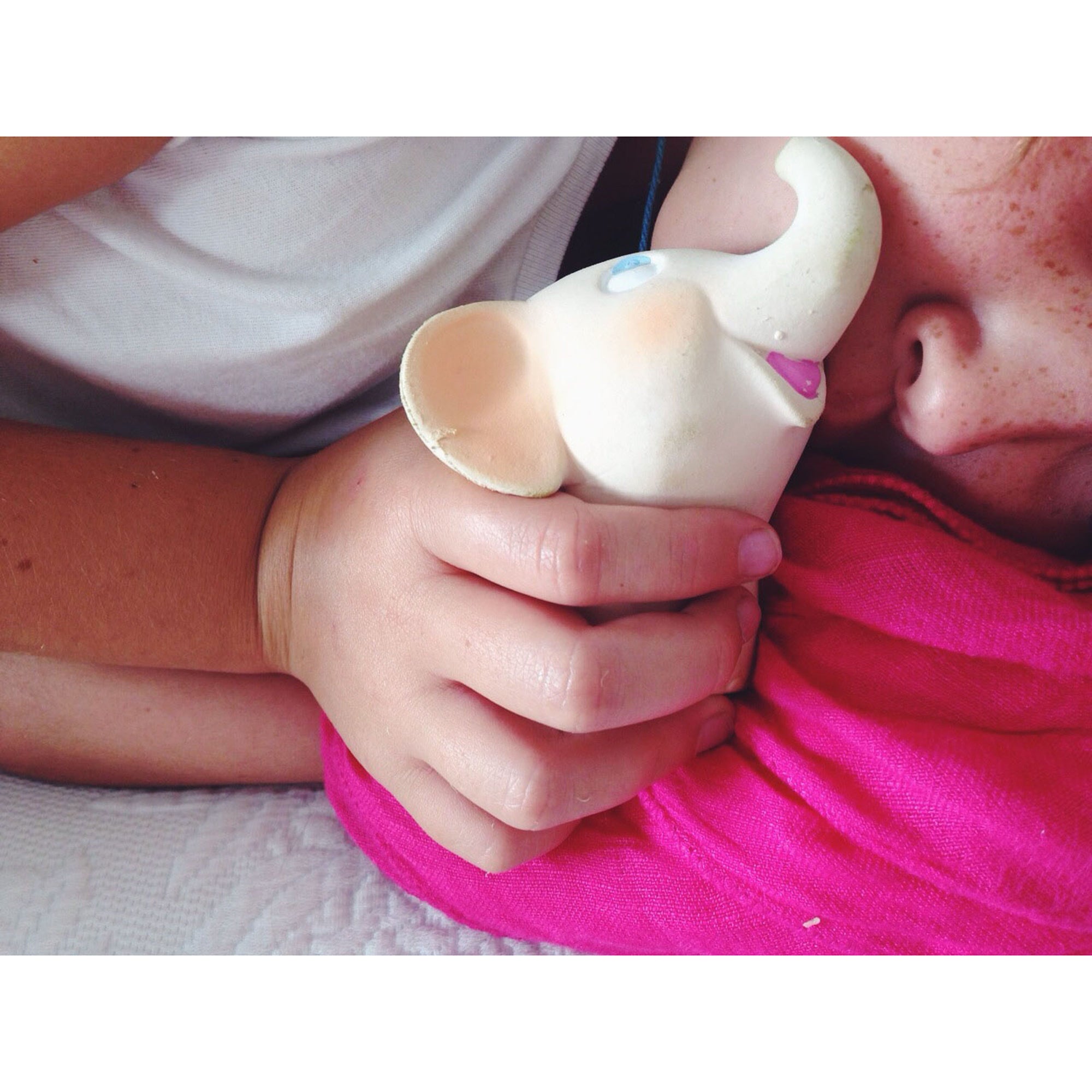 oli-&-carol-vintage-nelly-the-elephant-teether- (18)
