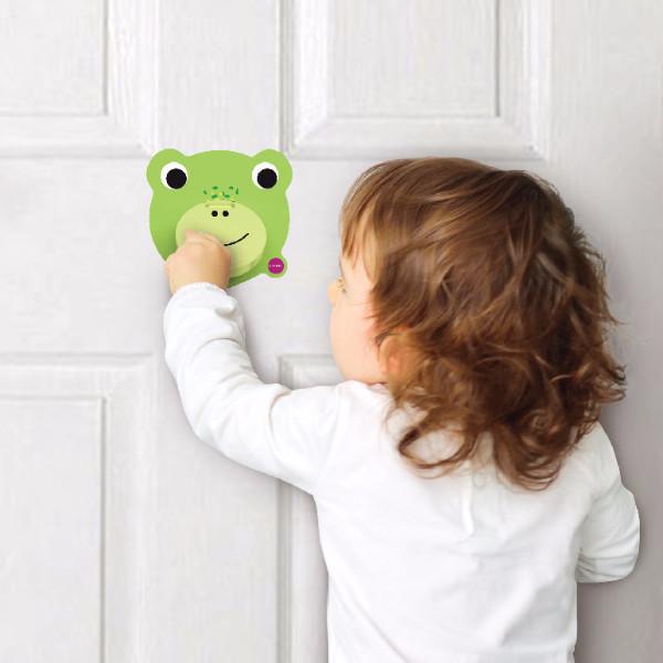 oribel-vertiplay-wall-toy-door-knocker-crroaky- (3)