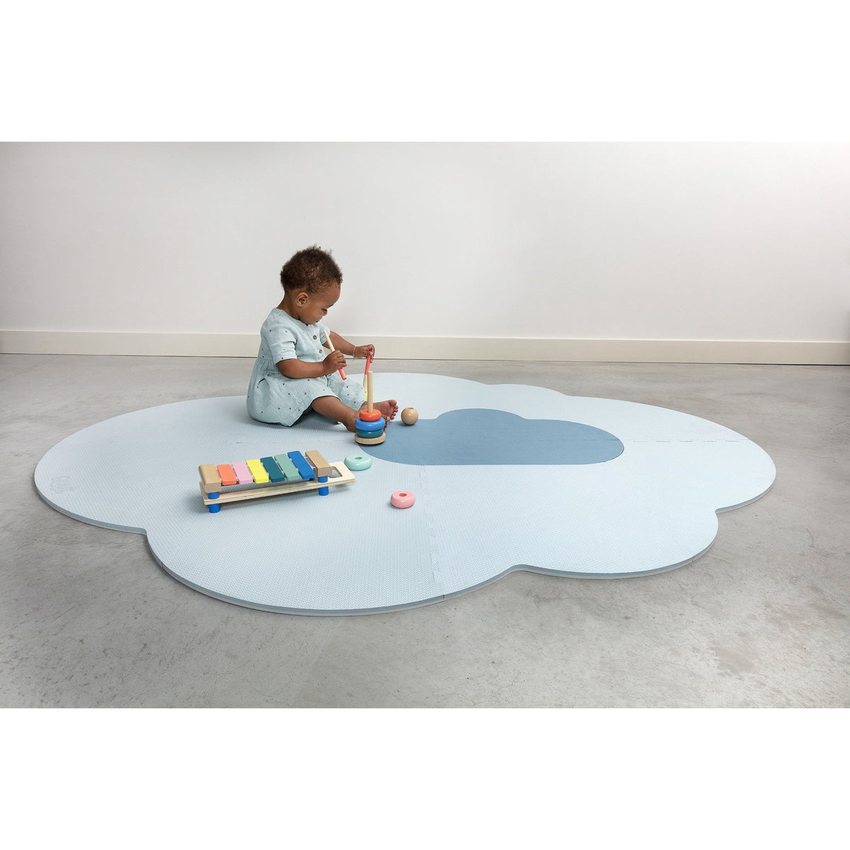 quut-playmat-head-in-the-clouds-l-175-x-145cm-dusty-blue- (10)