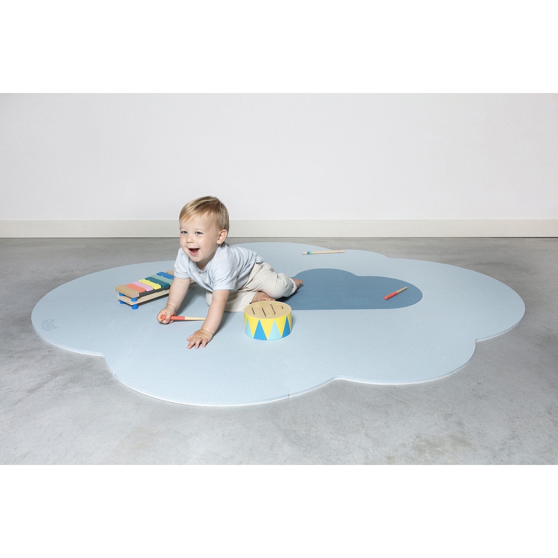 quut-playmat-head-in-the-clouds-l-175-x-145cm-dusty-blue- (11)