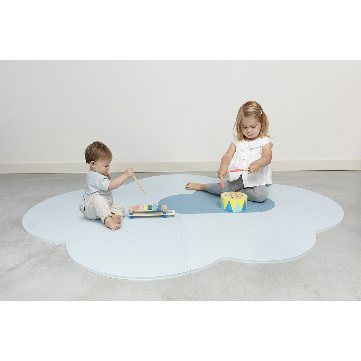 quut-playmat-head-in-the-clouds-l-175-x-145cm-dusty-blue- (12)