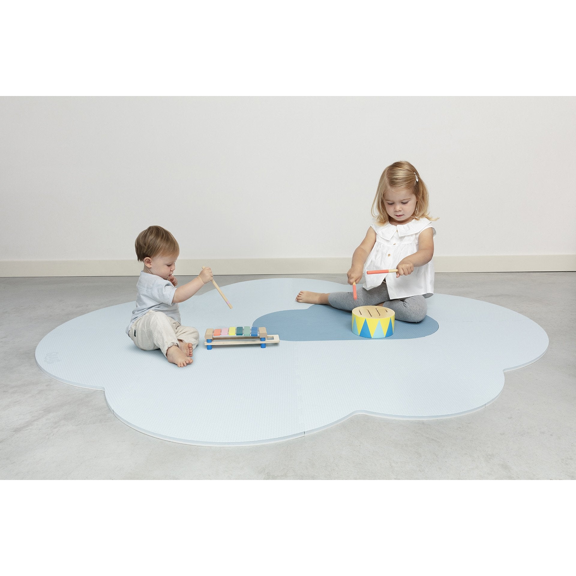 quut-playmat-head-in-the-clouds-l-175-x-145cm-dusty-blue- (12)