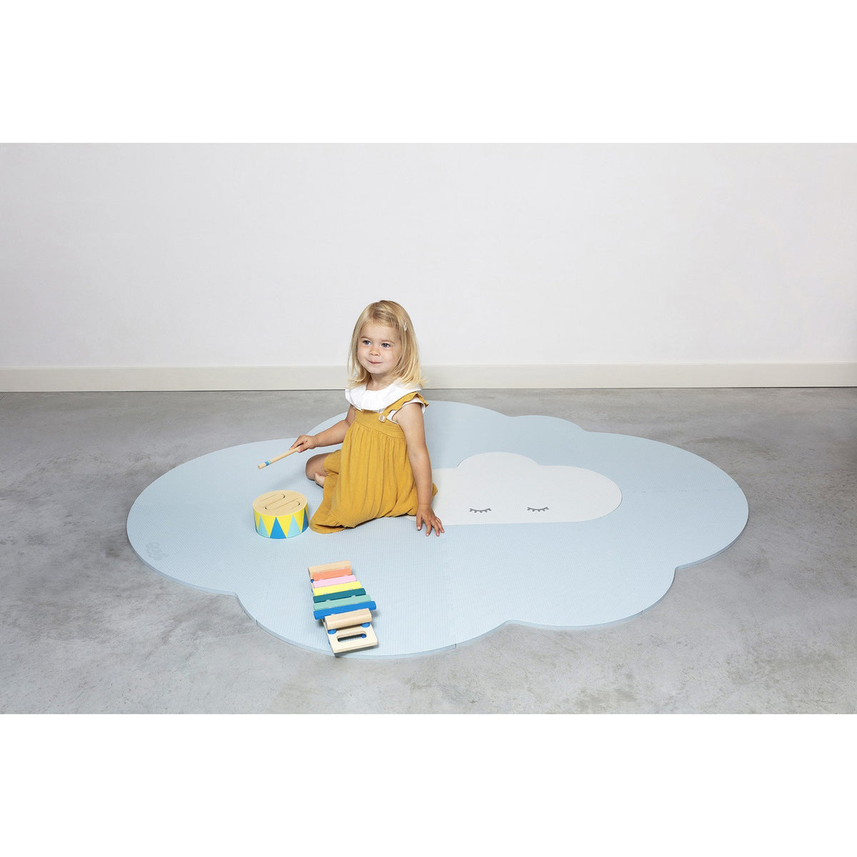 quut-playmat-head-in-the-clouds-l-175-x-145cm-dusty-blue- (14)