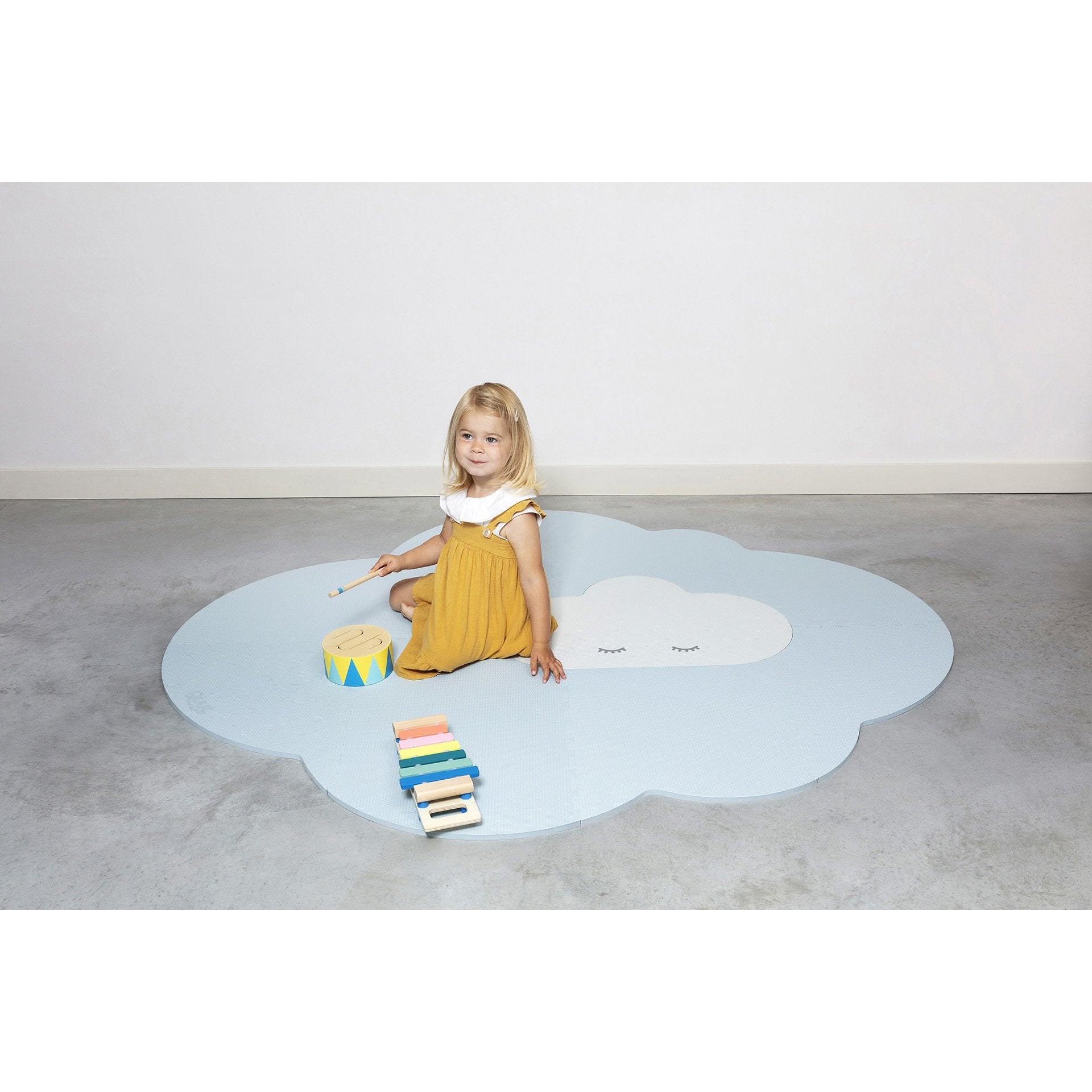 quut-playmat-head-in-the-clouds-l-175-x-145cm-dusty-blue- (14)