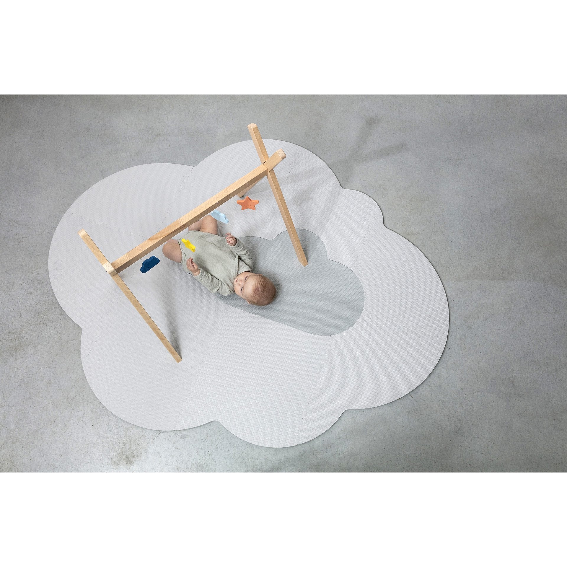 quut-playmat-head-in-the-clouds-l-175-x-145cm-pearl-grey- (8)