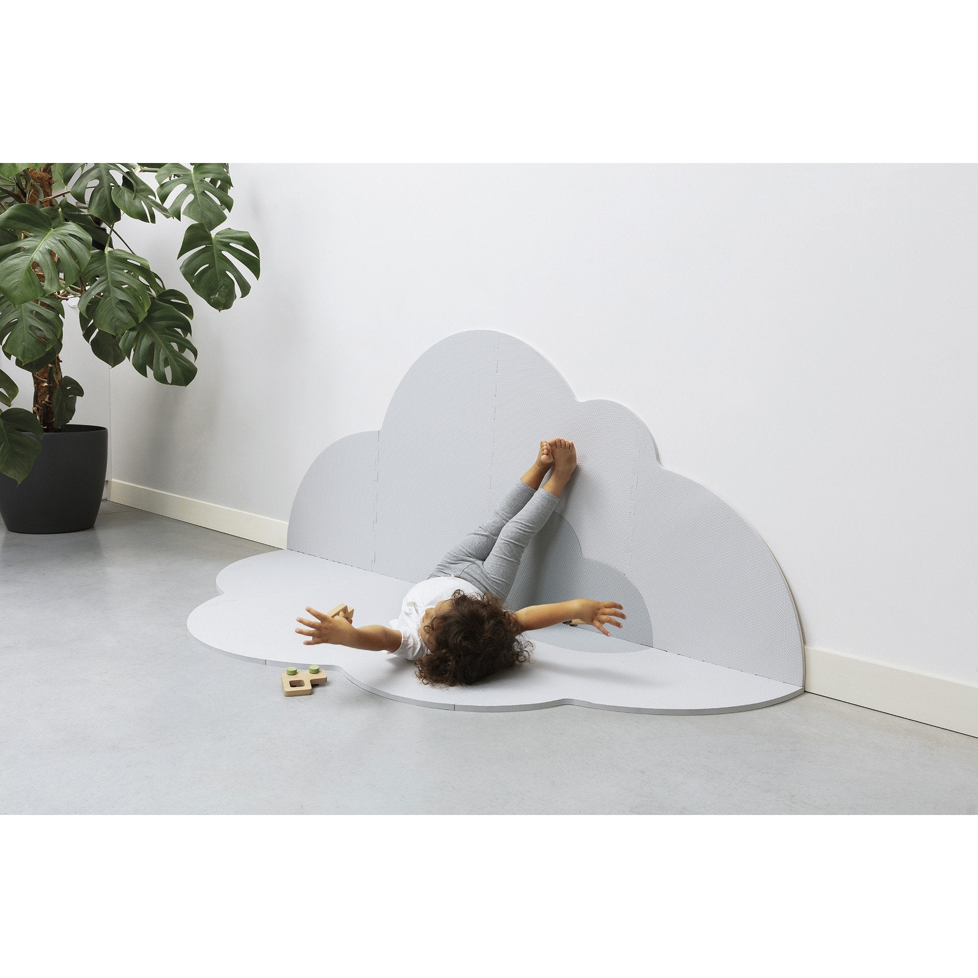quut-playmat-head-in-the-clouds-l-175-x-145cm-pearl-grey- (9)