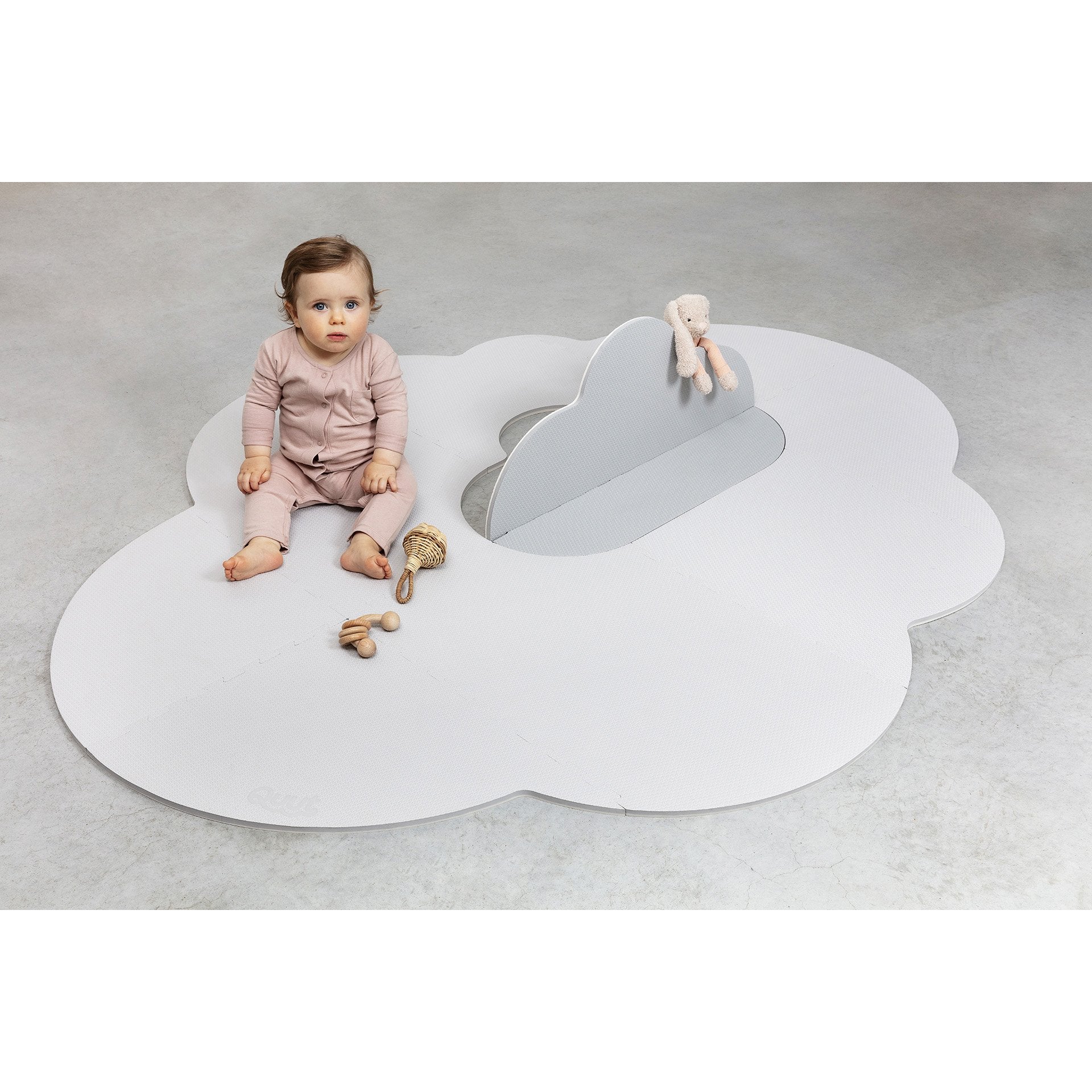 quut-playmat-head-in-the-clouds-l-175-x-145cm-pearl-grey- (12)