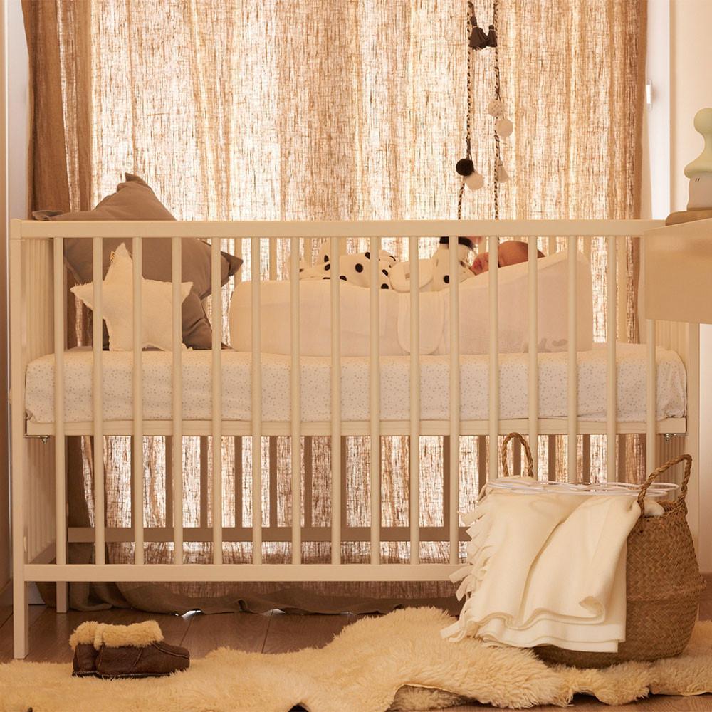 Red Castle Cocoonababy® Nest with Fitted Sheet - White
