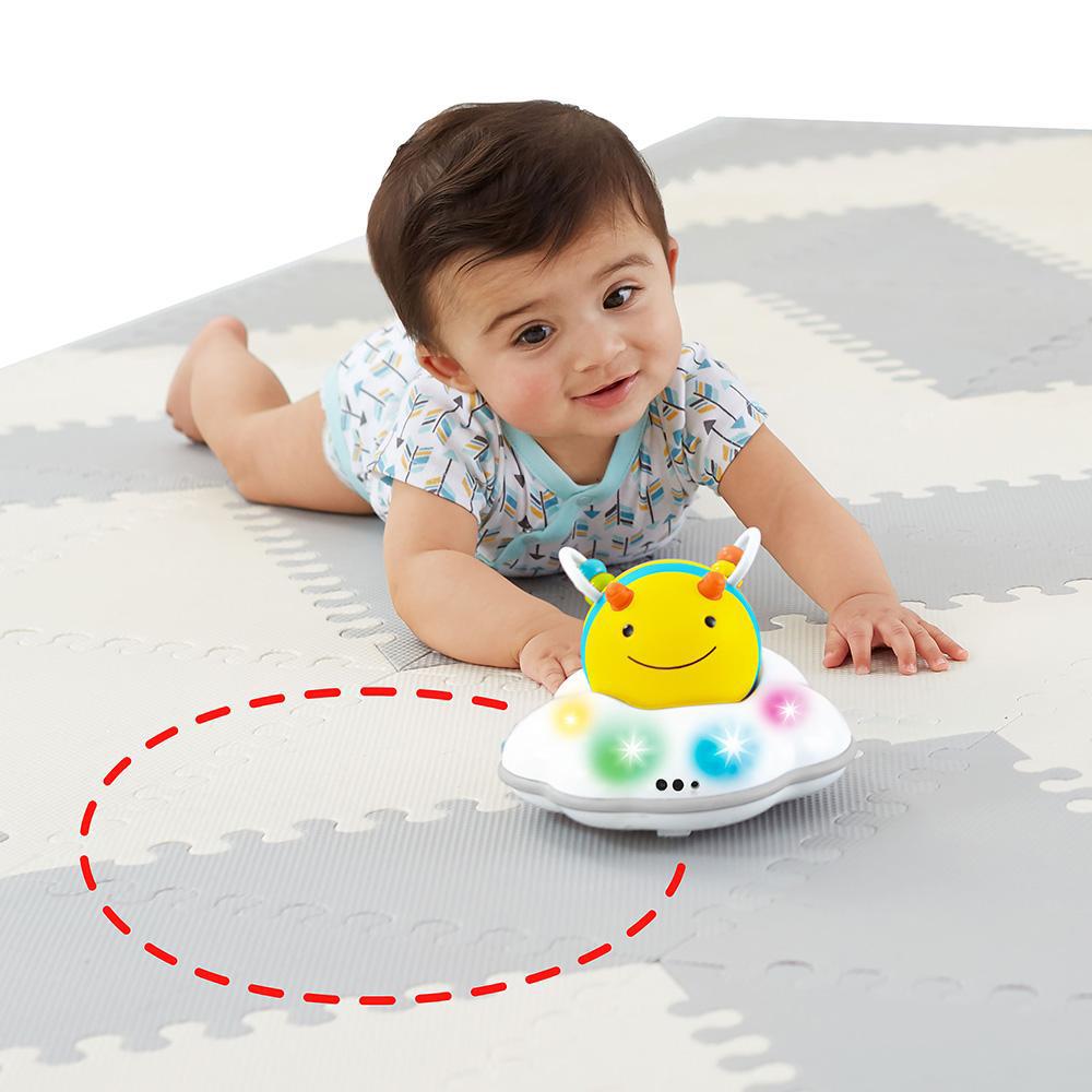 skip-hop-explore-more-follow-me-bee-crawl-toy- (3)